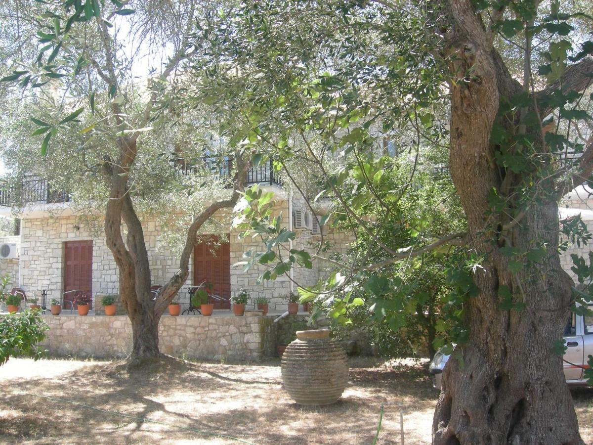 Baronessa'S Apartments Gaios Exterior photo